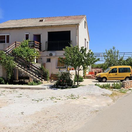 Basil Apartments And Rooms Betina  Bagian luar foto