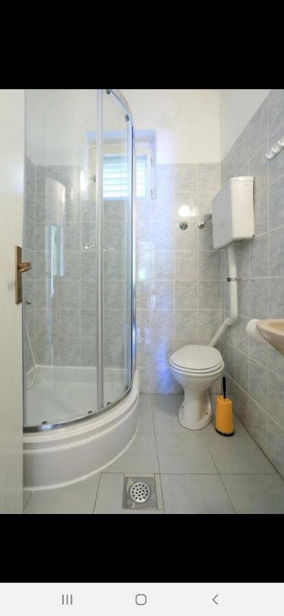 Basil Apartments And Rooms Betina  Bagian luar foto