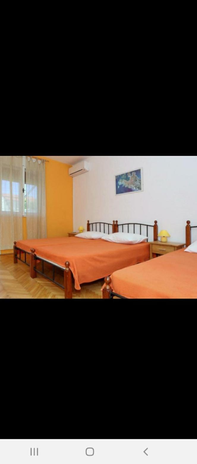 Basil Apartments And Rooms Betina  Ruang foto