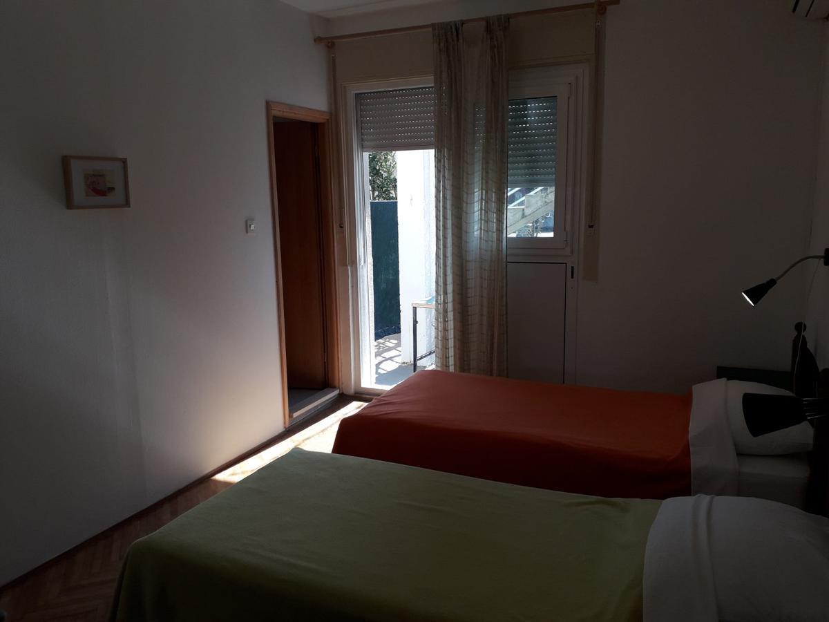 Basil Apartments And Rooms Betina  Bagian luar foto