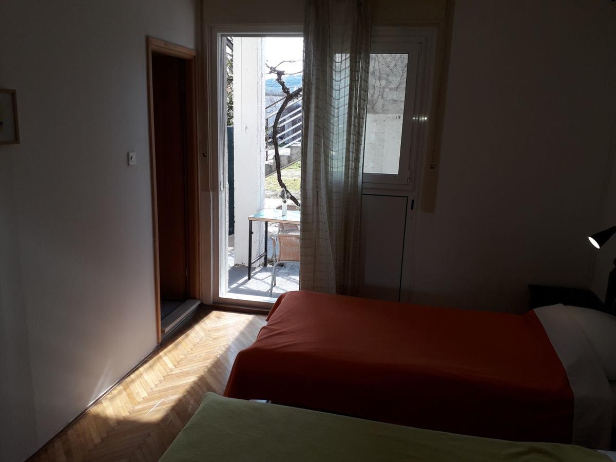 Basil Apartments And Rooms Betina  Bagian luar foto